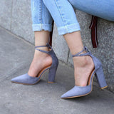 Pointed Retro High Pumps